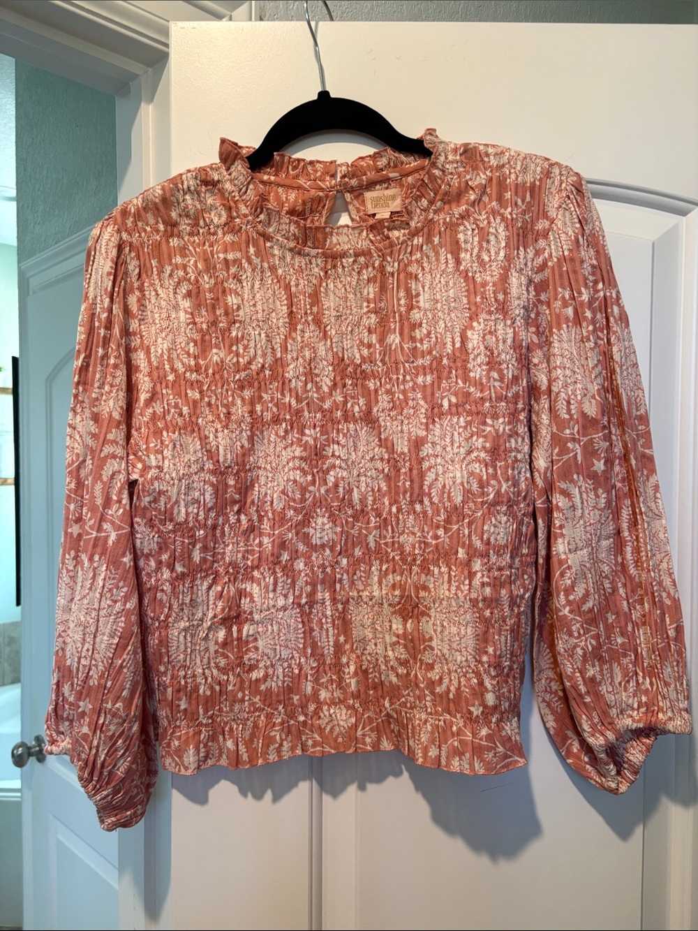 Sunshine Tienda Women’s Rust Floral Smocked Top